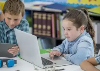 Hybrid Learning Models Transform Modern Education